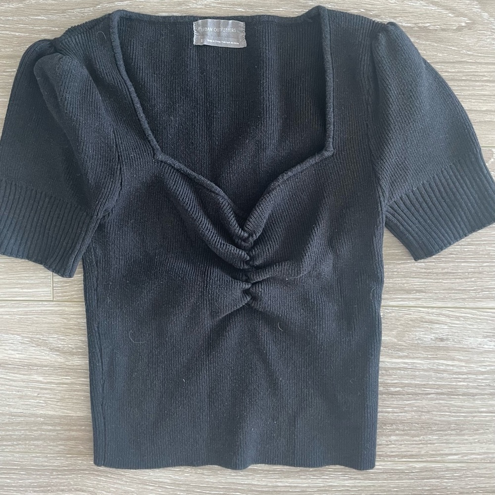 Black knit cropped top